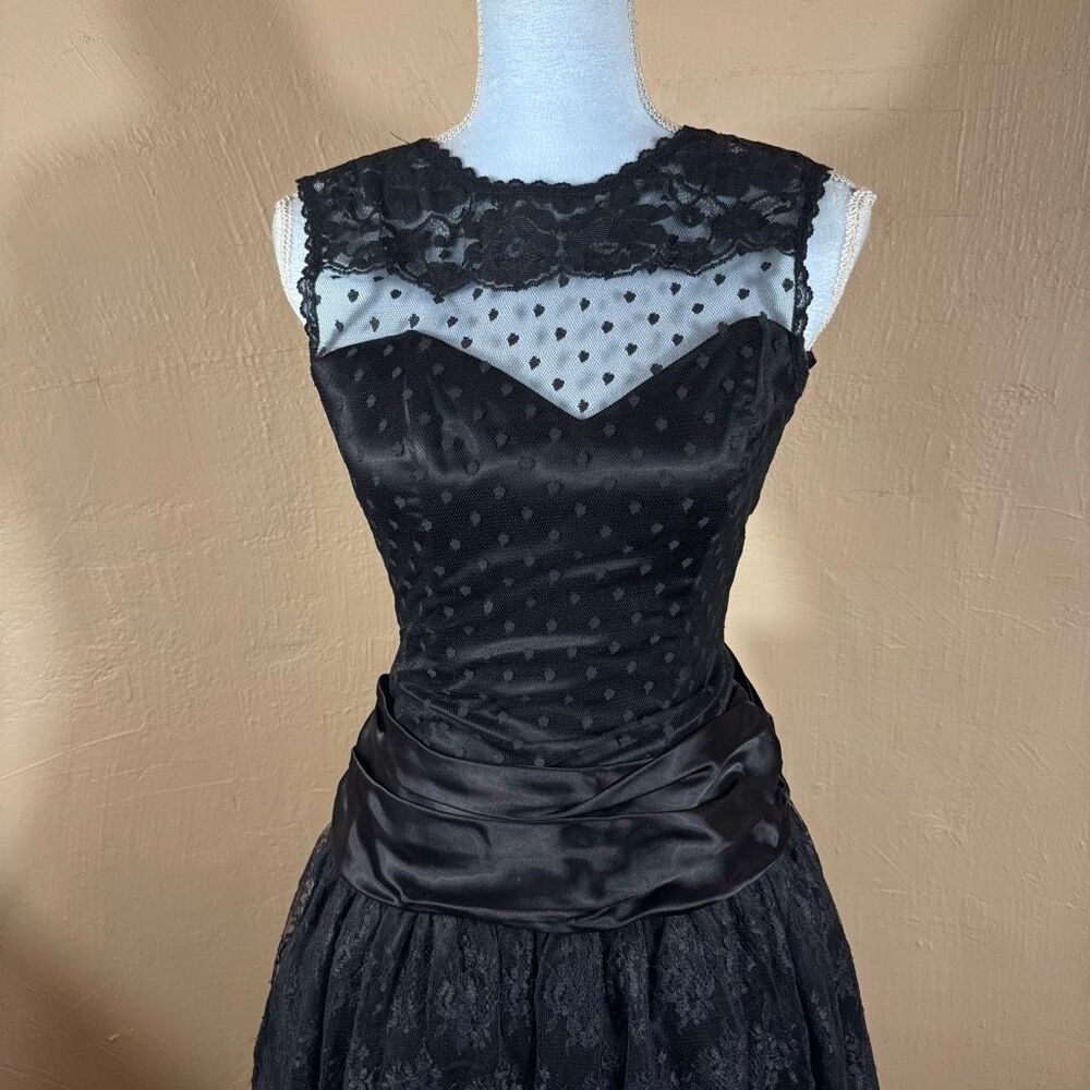 Vintage 1980s Gunne Sax by Jessica McClintock Black Lace & Polka Dot Illusion Ne - Picture 2 of 6
